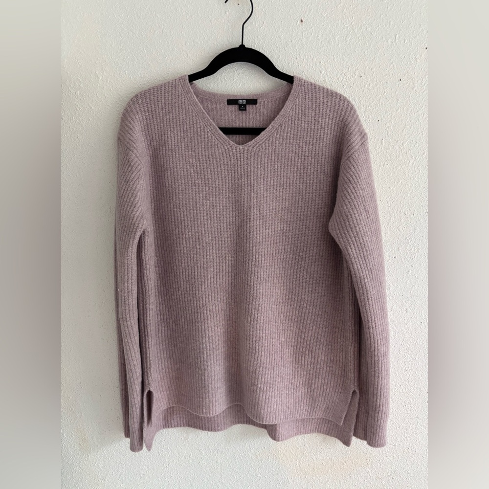 Uniqlo Lavender Pink V Neck Wool Blend Sweater M